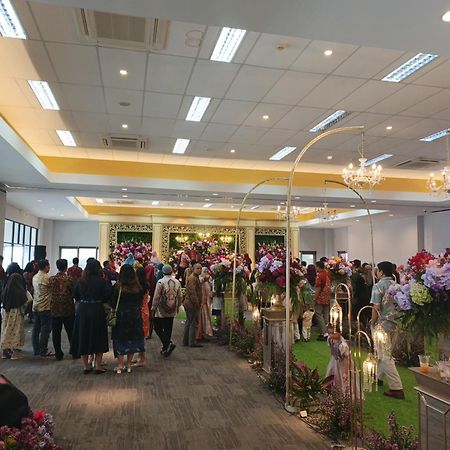 Tos Hotel & Convention Center Tangerang Powered By Archipelago Exteriör bild
